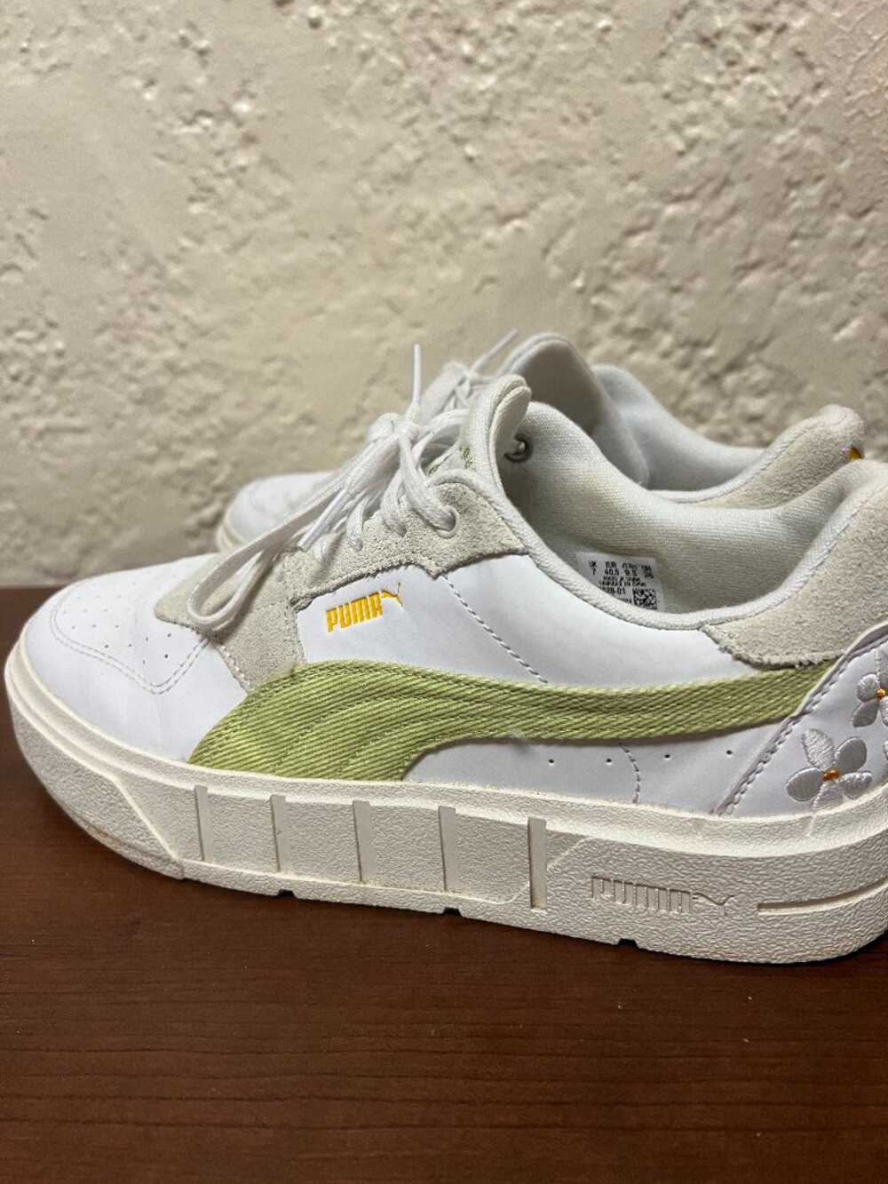 Cali Court Embroidery Shoes